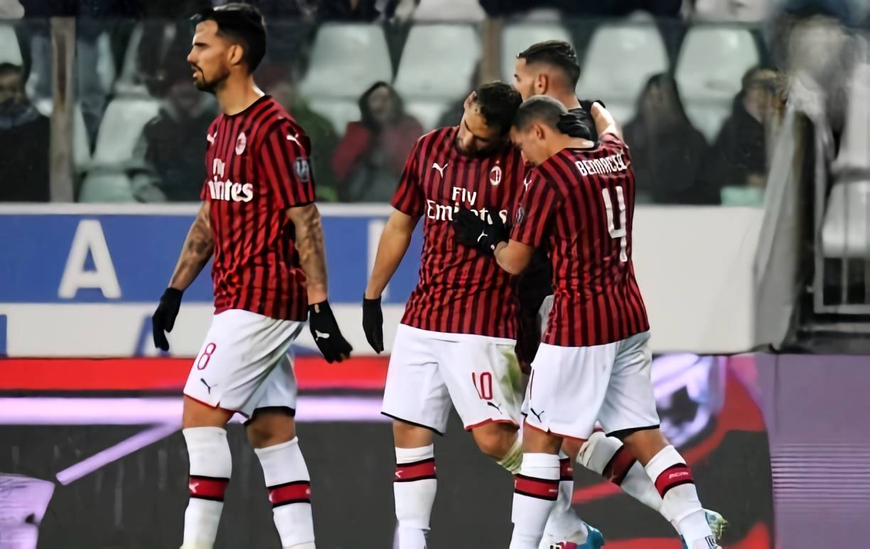 她既能在三 她既能在三